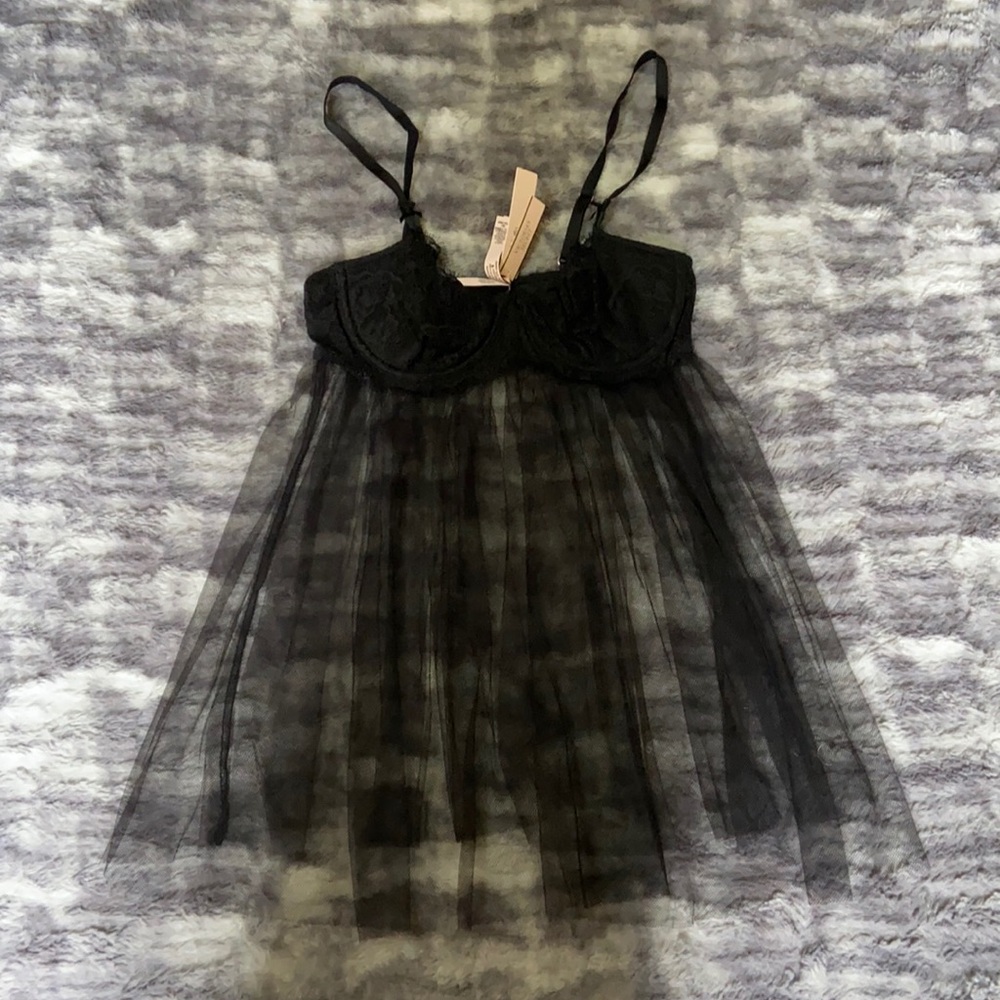 NWT! Victoria’s Secret Solid Black Cup Lace Babydoll Lingerie Size Medium